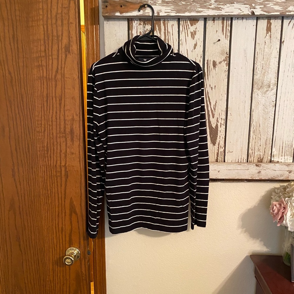 Gap turtleneck black with white stripes